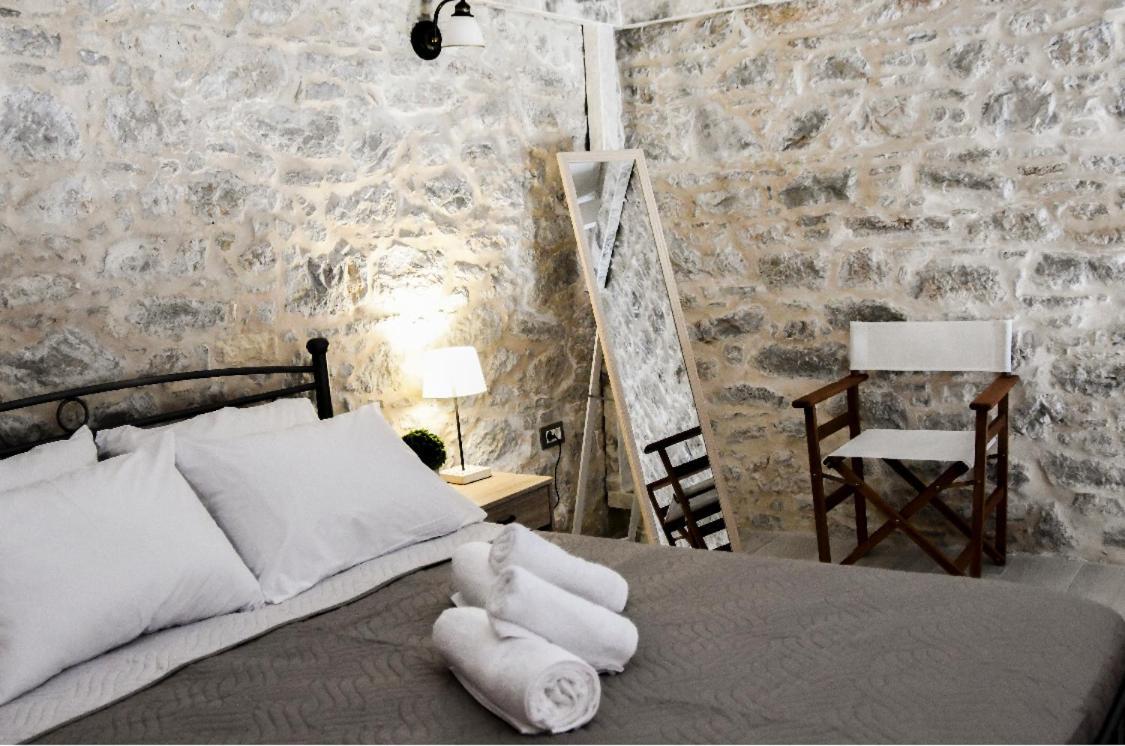 Stone Living Symi Central Apartments Bagian luar foto