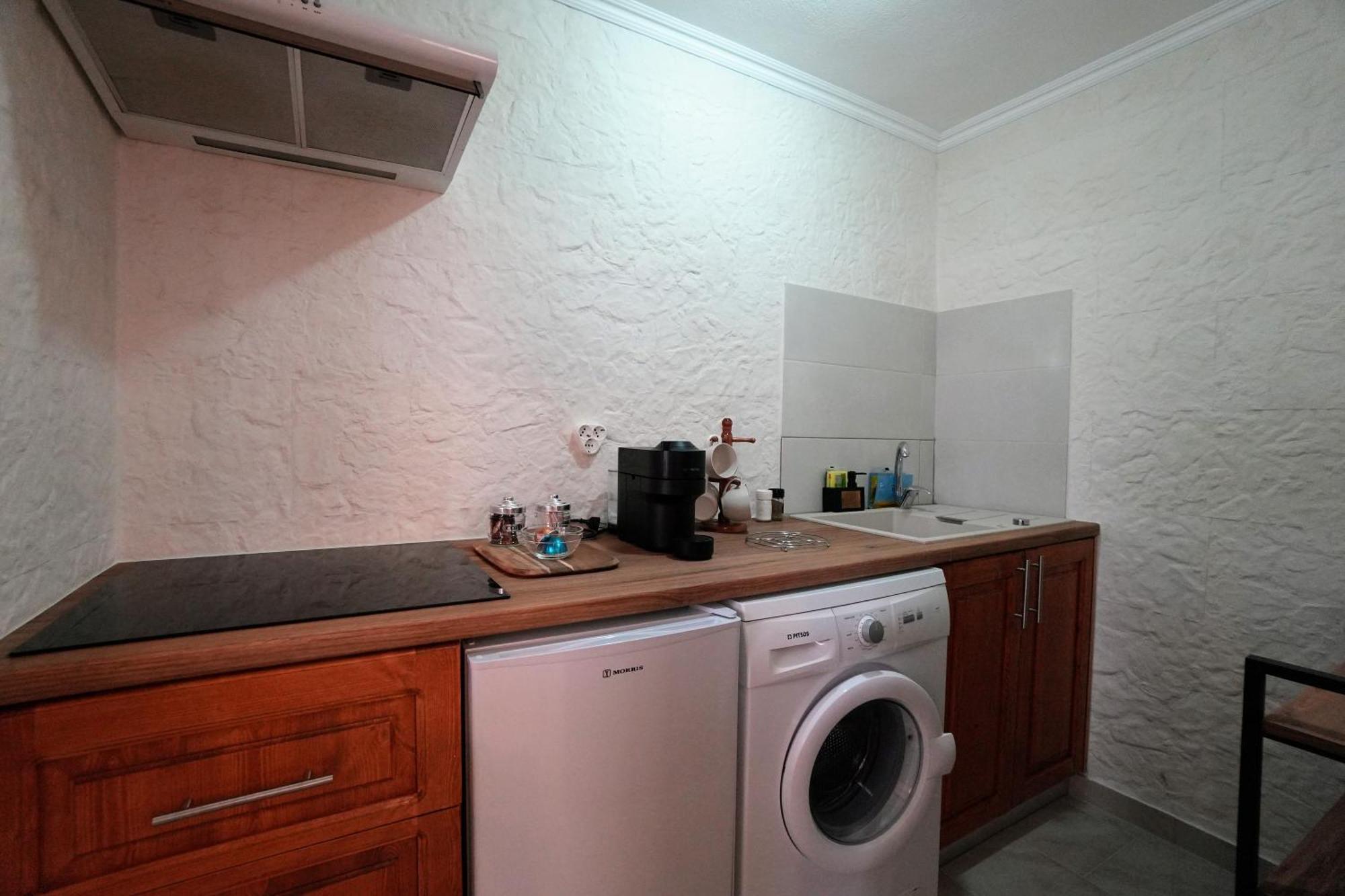 Stone Living Symi Central Apartments Bagian luar foto